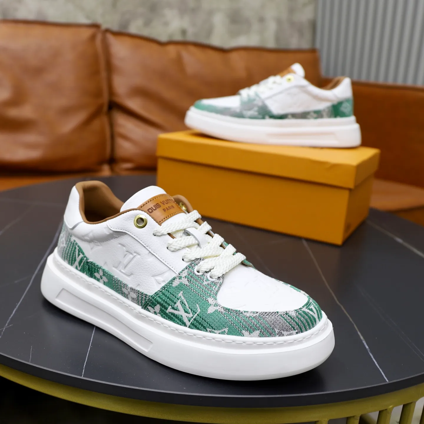 Ex-factory price: 480💰🙅‍♂️🙅‍♂️🙅‍♂️ Brand: LV Louis Vuitton Standard code: 38-44 (45 customized) Grade: Same as the official website Material: Original fabric Comfortable cowhide lining Increased lightness, wear-resistant and soft outsole Style category: Men's fashionable casual shoes Running sneakers Distinguished luxury brand elements Top luxury Color: actual picture color